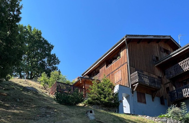8 minutes from the slopes by car, apartment in private chalet with parking