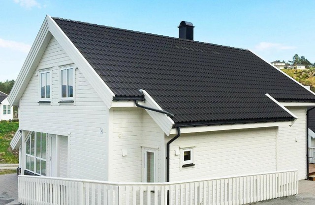 8 person holiday home in Auklandshamn