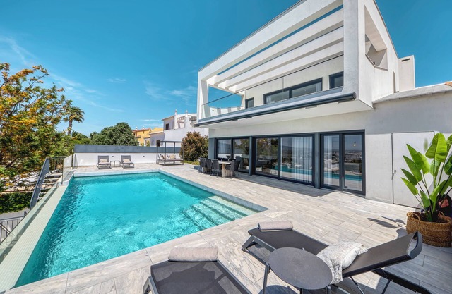 8 Person Modern Villa I Near the beach I Ferragudo