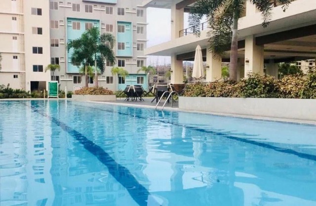 8 spatial 2 bdr condo with pool
