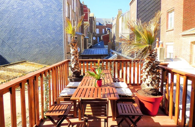 80m2 (up to 150m2 - opt) at 30m sea + CABPLAGE + TERRACE