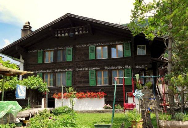 810 ft² Chalet