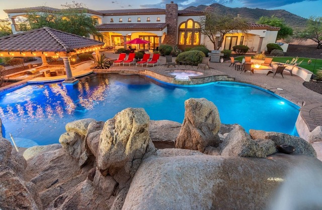 8400sf Spectacular Mansion POOL AND Mini GOLF Scottsdale/Cave Creek 16 Beds