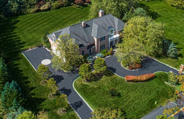 8500sqft Brick House close to MRT Train and Westchester Airport