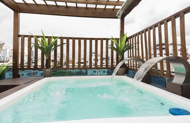 8bdr Penthouse With Private Rooftop & Jacuzzi