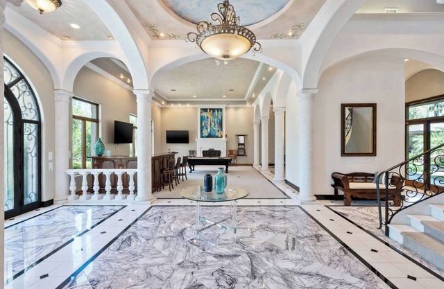 8BR Phoenician Estate Heated Pool + Hot Tub