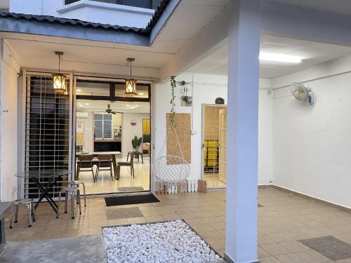 8min Port Dickson beach 17pax Pet Friendly