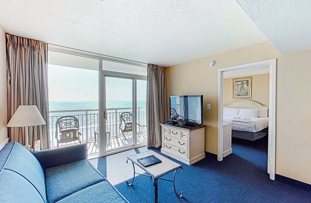 8th Floor Oceanfront Snowbird Friendly Condo w/ AC, WiFi, Shared Pool/Hot Tub!