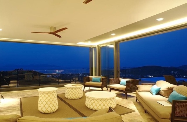 9 Br Sea View Villa Blue ~ 5* with staff