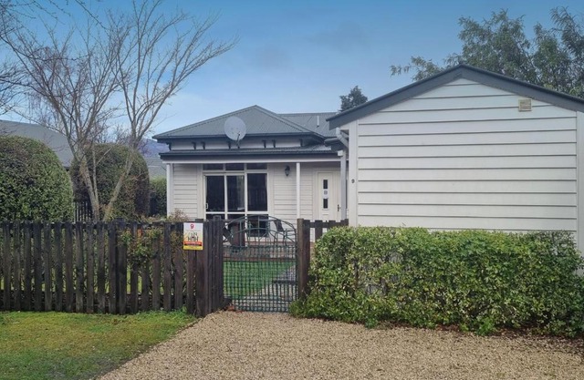 9 Leamington Street