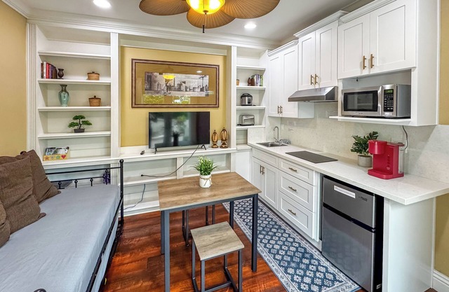 9 Mi to Beach: Pet-Friendly Apt in San Diego!