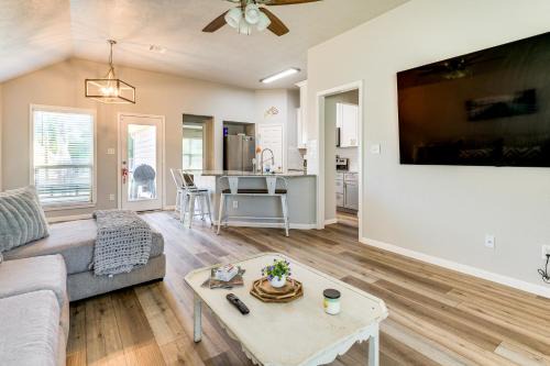 9 Mi to College Station Dog-Friendly Home with Yard