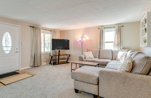 9 Mi to Dtwn Buffalo: Family Escape w/Fenced Yard