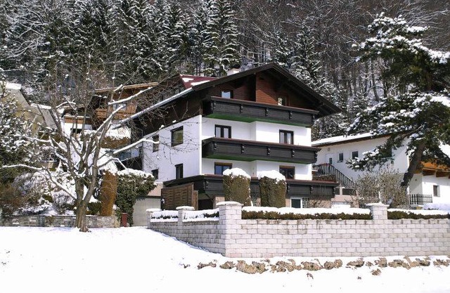 90 m² Apartment ∙ 3 bedrooms ∙ 6 guests