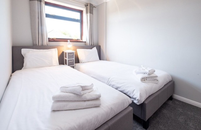 91 Carr Avenue - sleeps 4 guests in 2 bedrooms