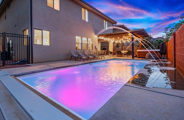 94 PV | Luxury Home with Private Pool & Hot Tub, Fire Pit, Huge Kitchen, and More!