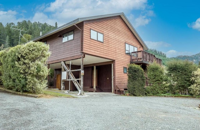 97 Chalet Cres
