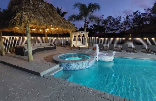 9BR5Baths Mega Estate Heated pool and Jacuzzi+Theatre+Mini Golf Beach Volleyball