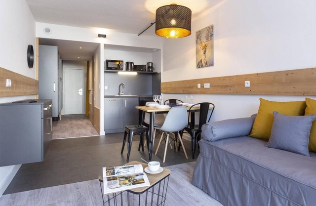 9th floor, view mountain, balcony, 28m², Les Arcs