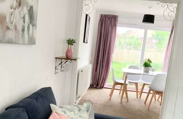 A Beautiful 3 bedroom in Hemel Hampstead with free parking.