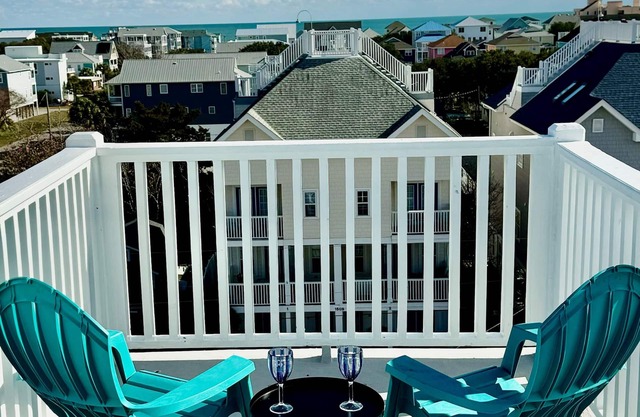 A Better View - 7 Bedrooms. Amazing roof top views, quick walk to the beach!
