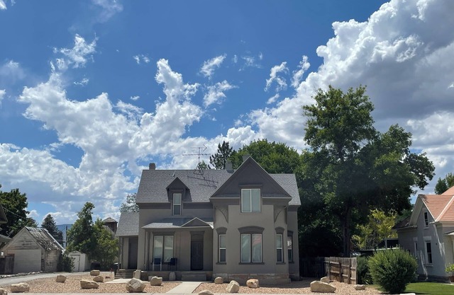 A big open house for the whole family & many guests!