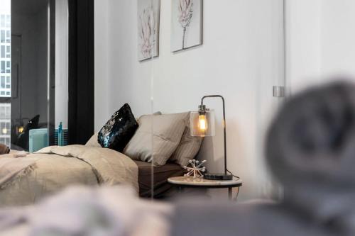 A Comfy Apt Only a 5-min Walk to Victoria Market