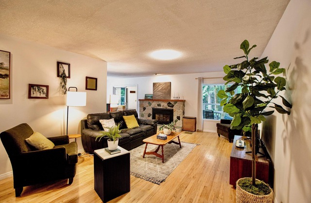 A cozy forest retreat near the lake, perfect for families or groups.