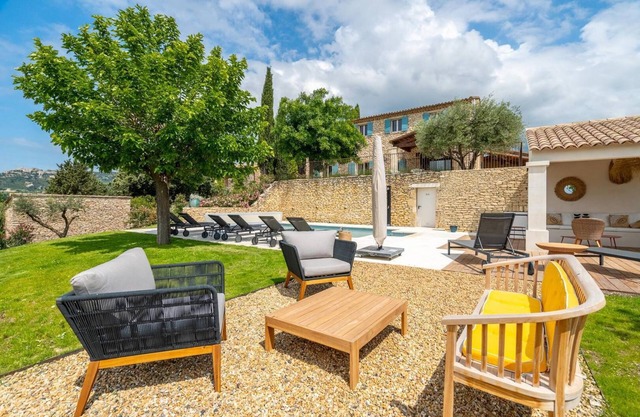 A delightful property in a hamlet near Gordes – Sleeps 10
