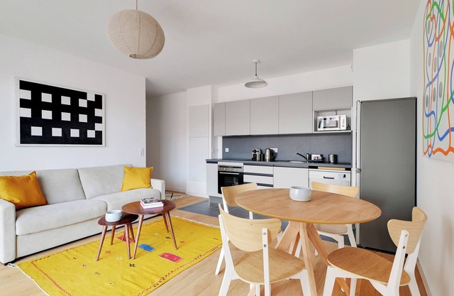 A Design 2-BR/1-BA with Terrace in Clichy