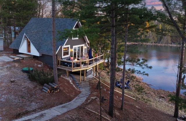 A-Frame Escape - Hot Tub, Lake Views, Game Room