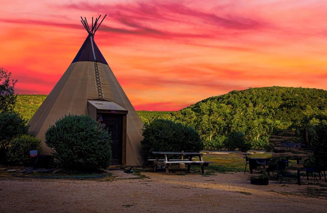 A Glamping Tipi Stay w/Outdoor Fun on River Road