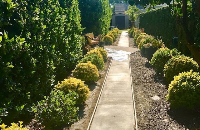 A HIDDEN GEM AT THE END OF THE GARDEN PATH!