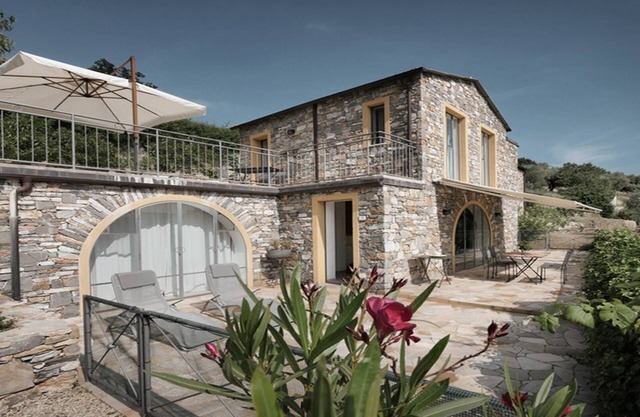 A holiday home to relax in a picturesque and stylish ambience