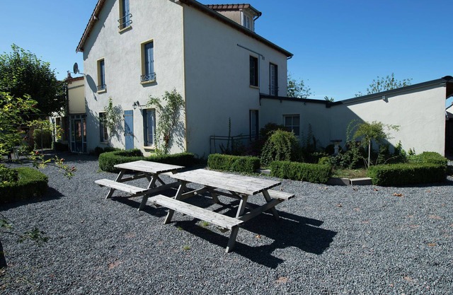 A house suitable for groups and families
