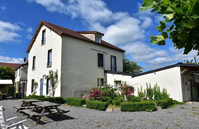 A house suitable for groups and families