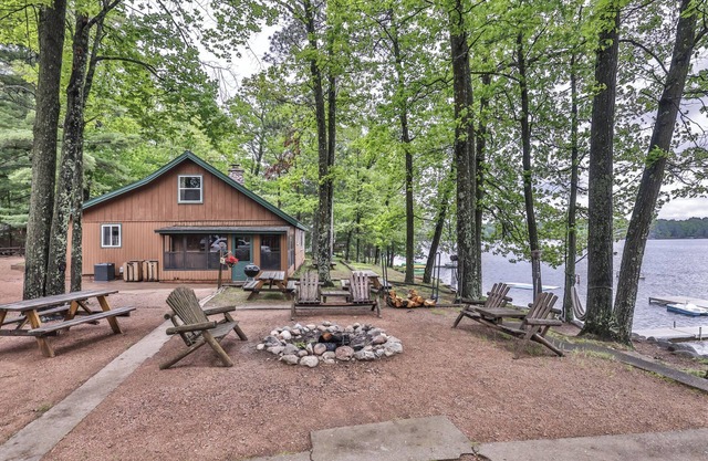 A large 4 bedroom vacation home directly on the lake shore