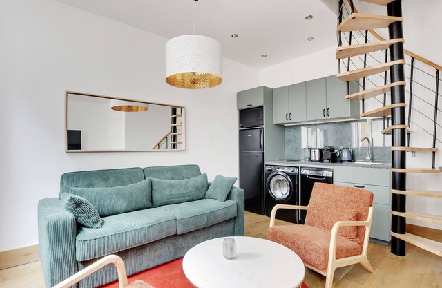 A Nice Duplex in Montmartre