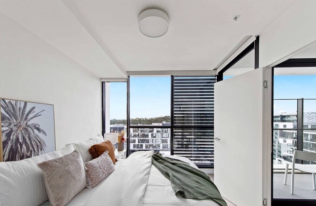 A Plush & Cozy 2BR Apt Next to The Yarra River