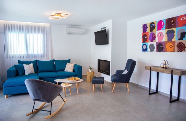 A private and calm Villa for 4ppl with all the comforts 400m from the beach!