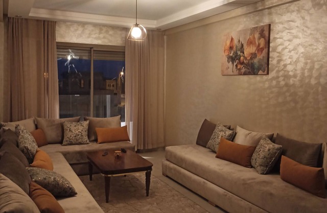 A quiet apartment 3 mins walk to the beach with high speed internet and netflix