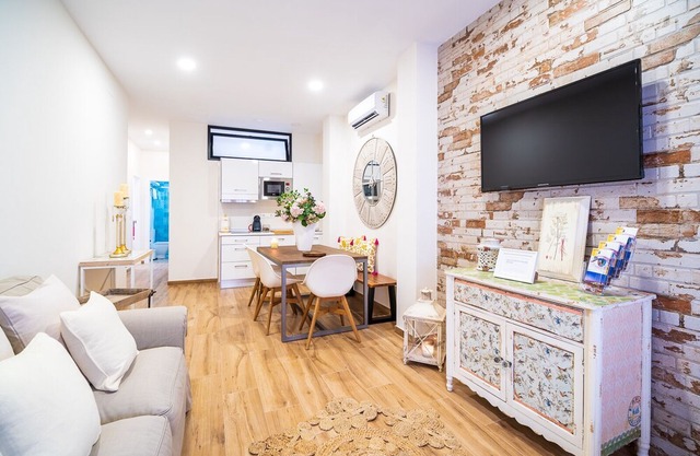 A&S Apartments Malaga-Free Parking and Wifi-a 500 Feria Malaga