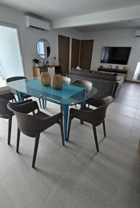 A short walk from the sea - 2 bedrooms - 2 beds - 2 bathrooms