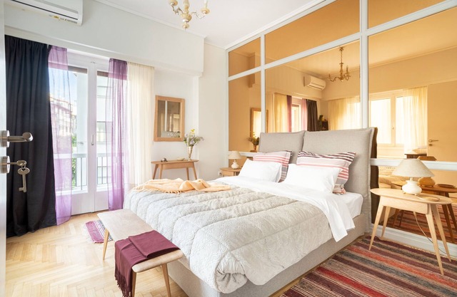 A short walk to Syntagma and Plaka by Athenian Homes