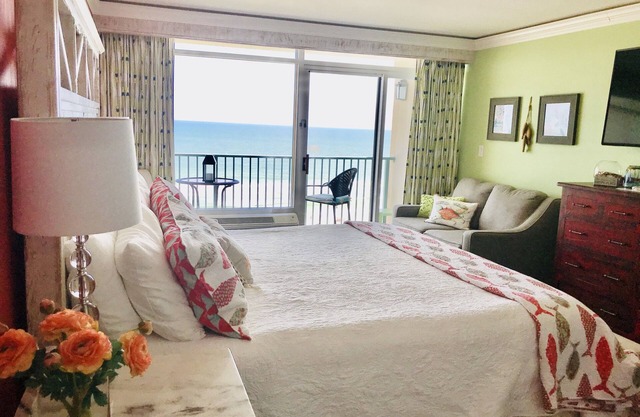 A SLICE OF PARADISE! - Direct Oceanfront condo