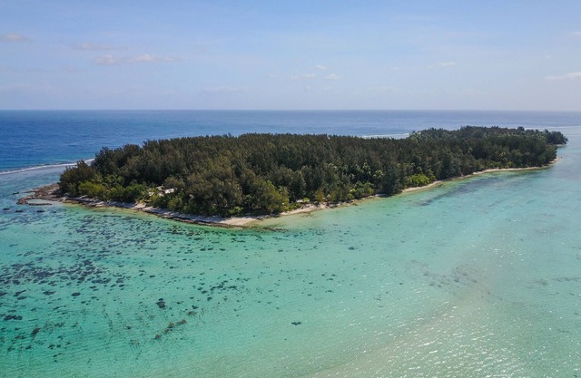 A Small Private Island Escape – Your Hidden Heaven in the Heart of the Lagoon.