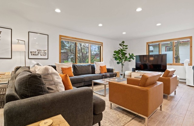 A Spacious Home Walking Distance to Town Square w JH Property Management
