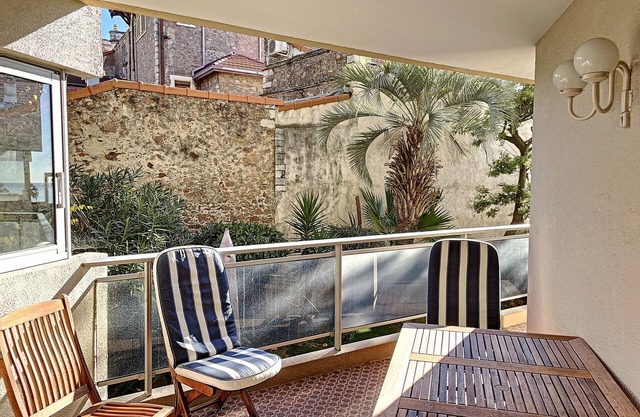 A stone's throw from the Midi beaches 305L/MAHIE