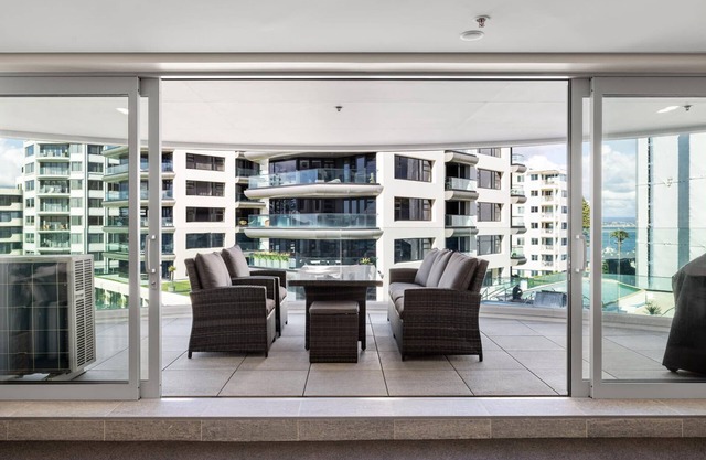 A strand Of Paradise, Oceanside & Views with pool
