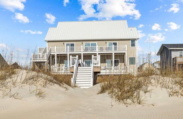 "A Stroke of Genius"-Oceanfront retreat where creativity meets coastal luxury